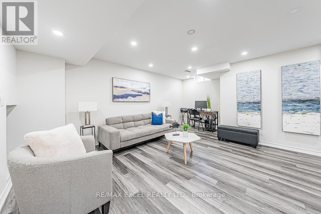 












271 RICHARD UNDERHILL AVENUE

,
Whitchurch-Stouffville (Stouffville),




Ontario
L4A0Y8

