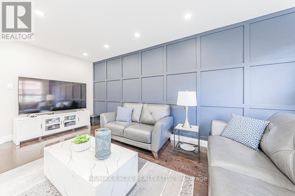 












271 RICHARD UNDERHILL AVENUE

,
Whitchurch-Stouffville (Stouffville),




Ontario
L4A0Y8

