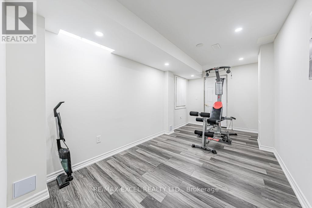 












271 RICHARD UNDERHILL AVENUE

,
Whitchurch-Stouffville (Stouffville),




Ontario
L4A0Y8

