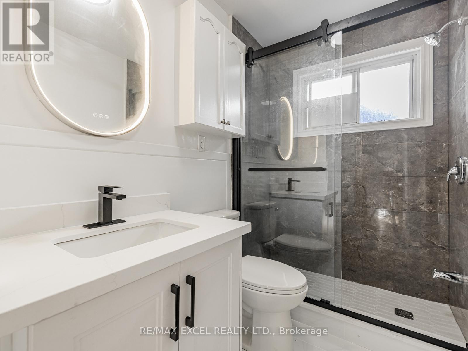 












58 HOWARD ROAD

,
Newmarket (Huron Heights-Leslie Valley),




Ontario
L3Y3G7

