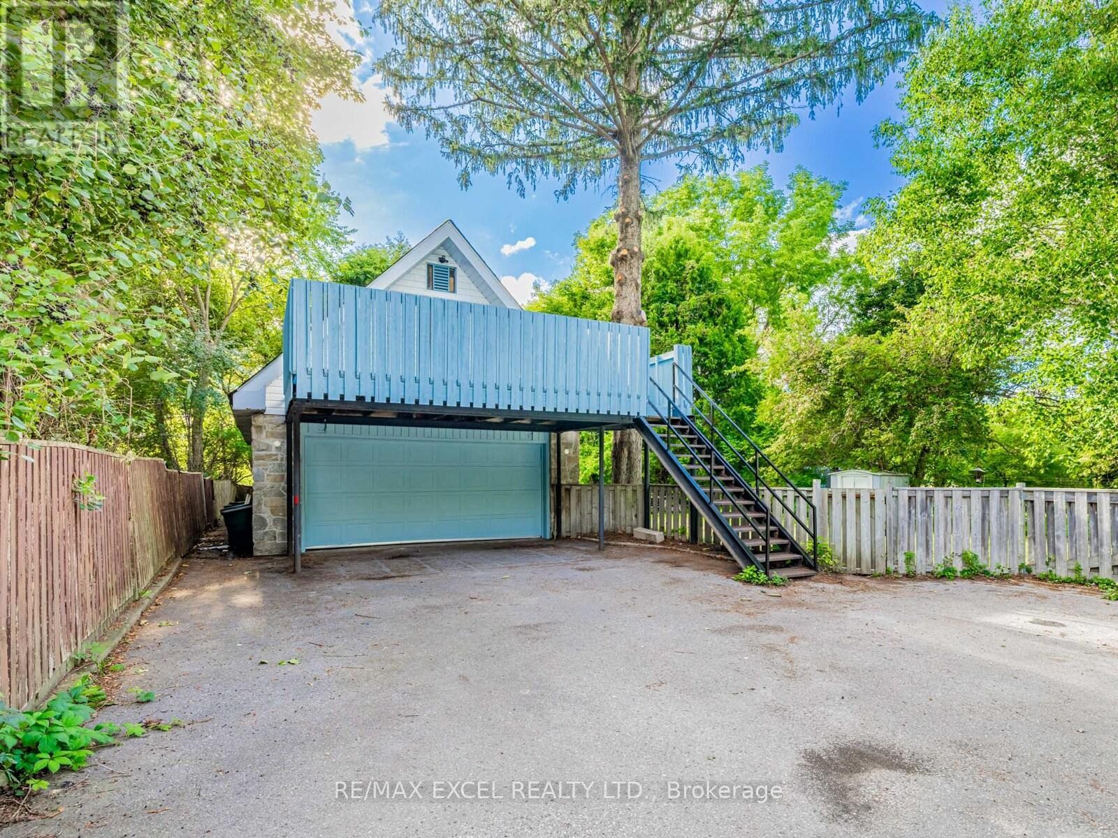 












58 HOWARD ROAD

,
Newmarket (Huron Heights-Leslie Valley),




Ontario
L3Y3G7

