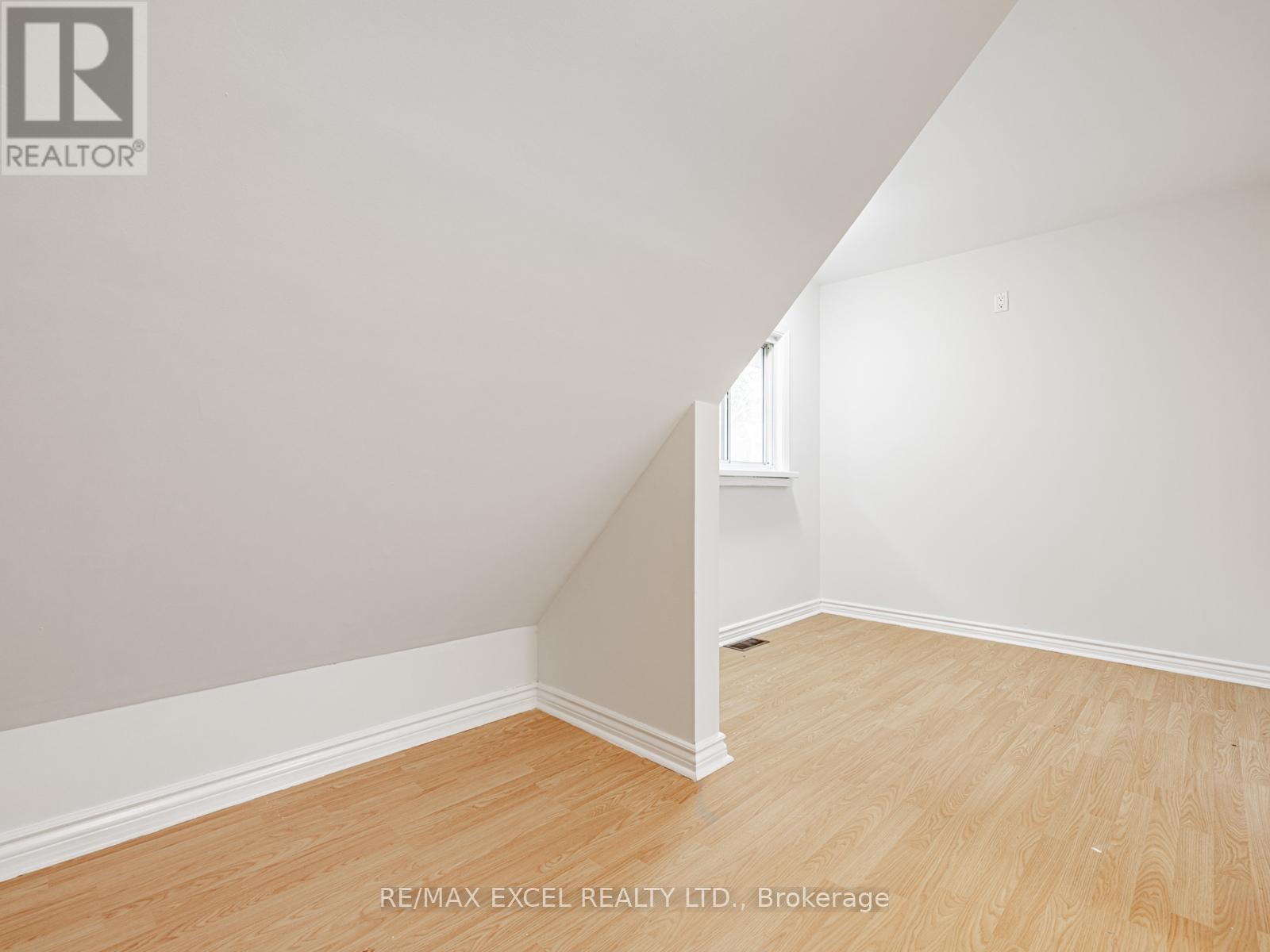 












58 HOWARD ROAD

,
Newmarket (Huron Heights-Leslie Valley),




Ontario
L3Y3G7

