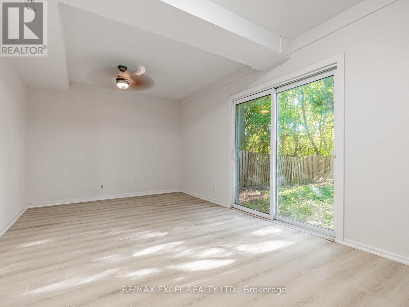 












58 HOWARD ROAD

,
Newmarket (Huron Heights-Leslie Valley),




Ontario
L3Y3G7

