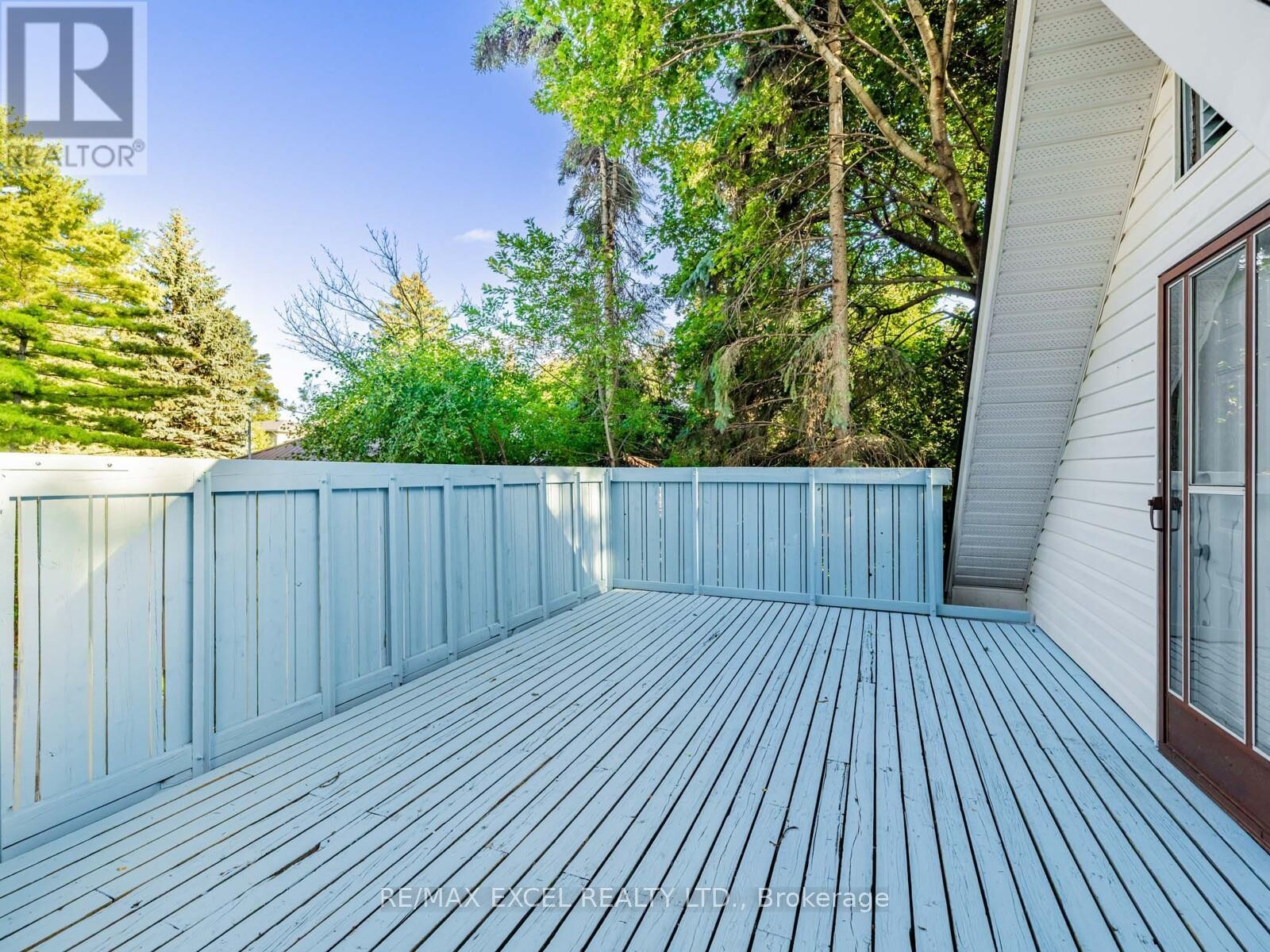 












58 HOWARD ROAD

,
Newmarket (Huron Heights-Leslie Valley),




Ontario
L3Y3G7

