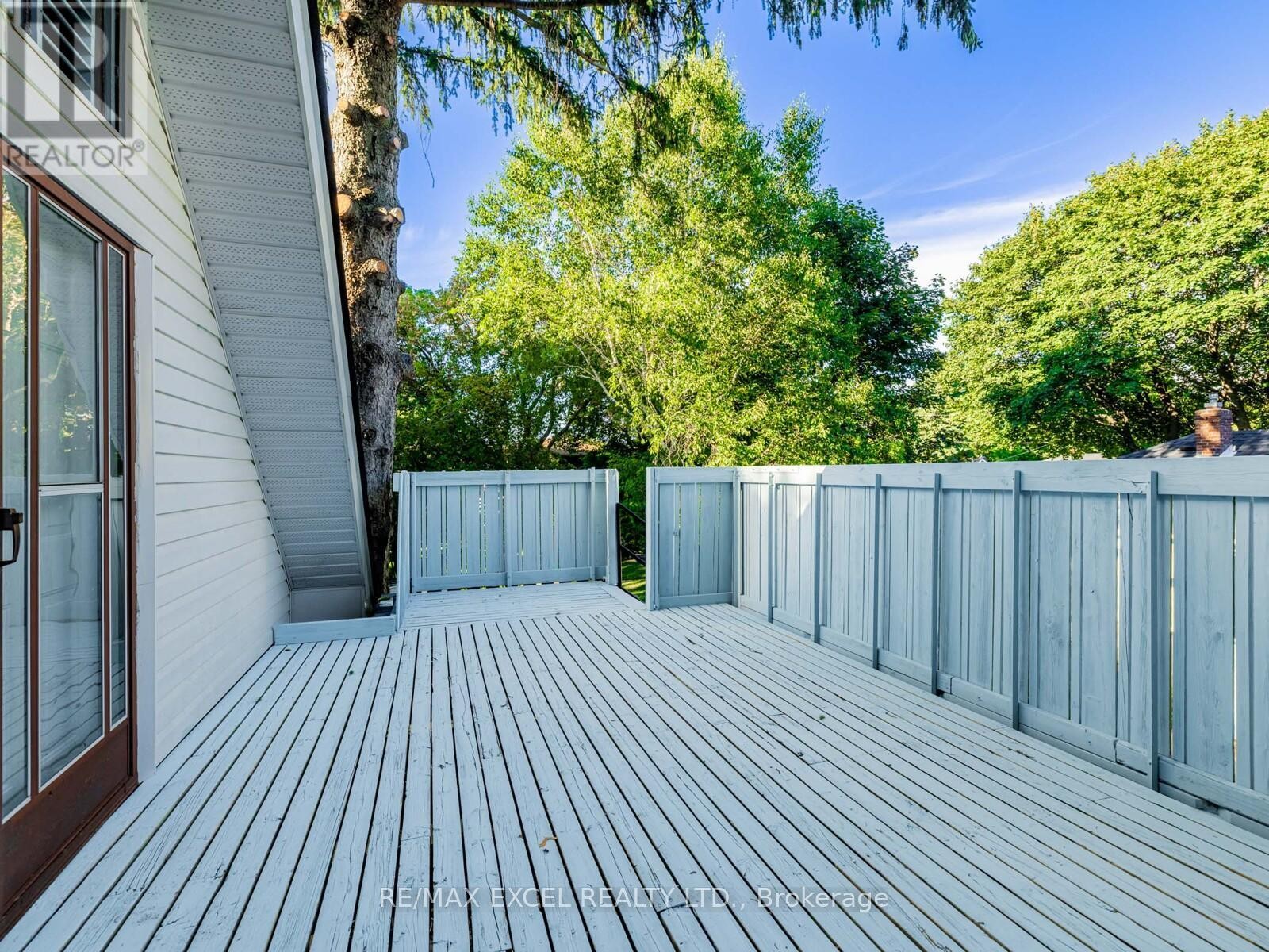 












58 HOWARD ROAD

,
Newmarket (Huron Heights-Leslie Valley),




Ontario
L3Y3G7

