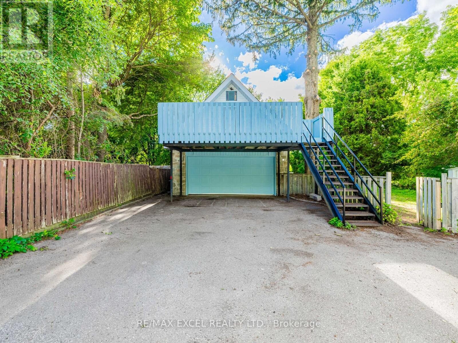 












58 HOWARD ROAD

,
Newmarket (Huron Heights-Leslie Valley),




Ontario
L3Y3G7

