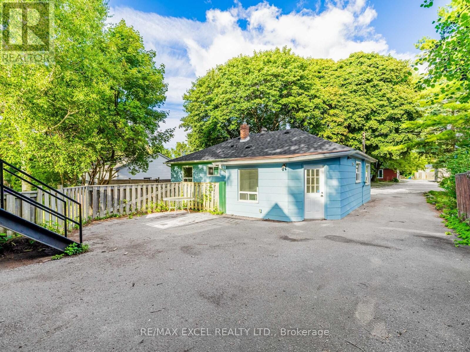 












58 HOWARD ROAD

,
Newmarket (Huron Heights-Leslie Valley),




Ontario
L3Y3G7

