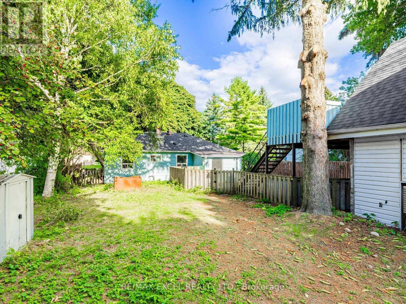 












58 HOWARD ROAD

,
Newmarket (Huron Heights-Leslie Valley),




Ontario
L3Y3G7

