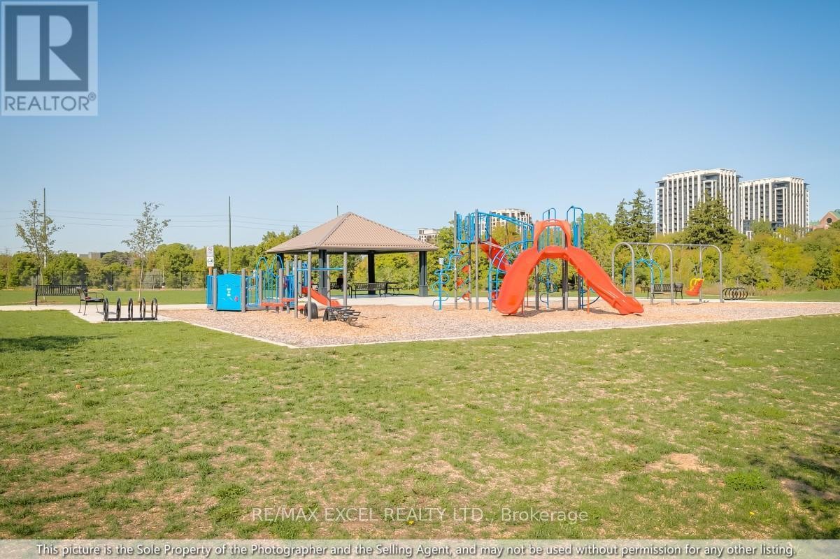 












903 - 8 ROUGE VALLEY DRIVE W

,
Markham (Unionville),




Ontario
L6G0G8

