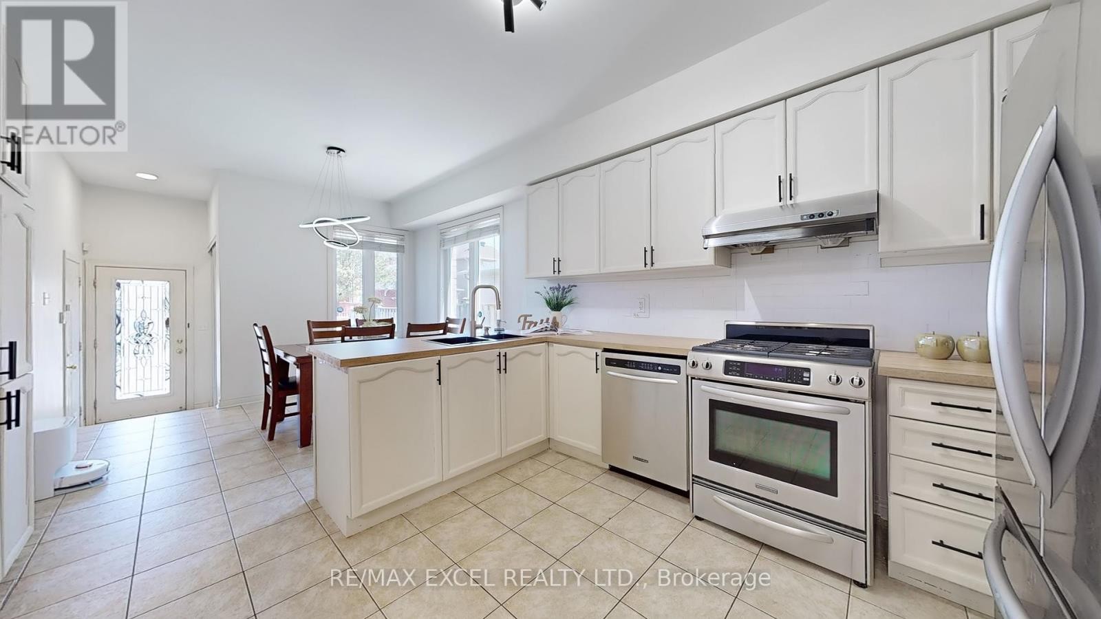 












809 CORNELL ROUGE BOULEVARD

,
Markham (Cornell),




Ontario
L6B0K5

