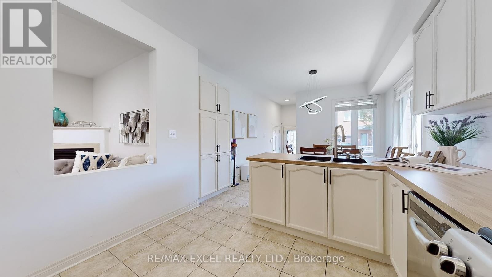 












809 CORNELL ROUGE BOULEVARD

,
Markham (Cornell),




Ontario
L6B0K5

