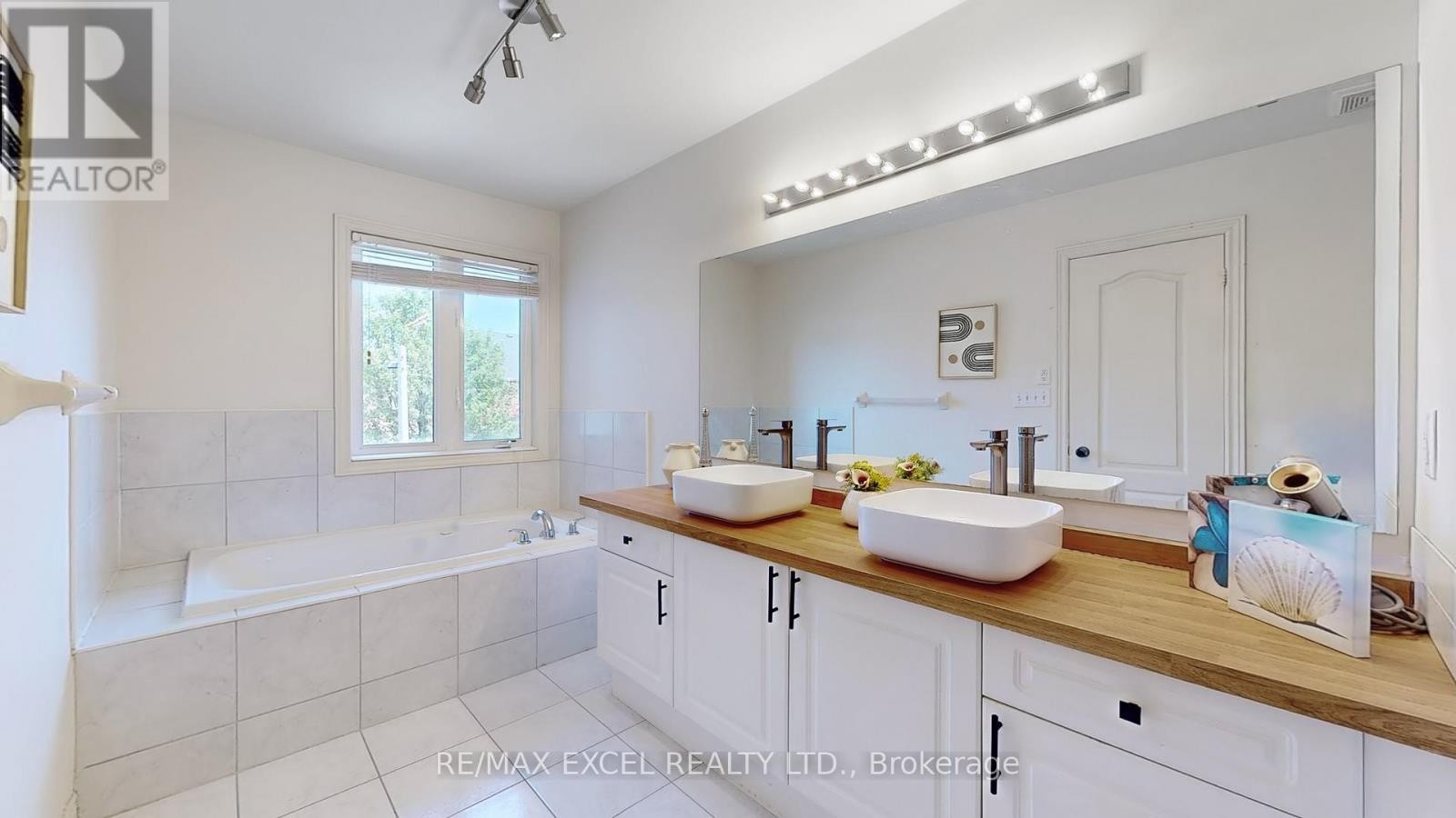 












809 CORNELL ROUGE BOULEVARD

,
Markham (Cornell),




Ontario
L6B0K5

