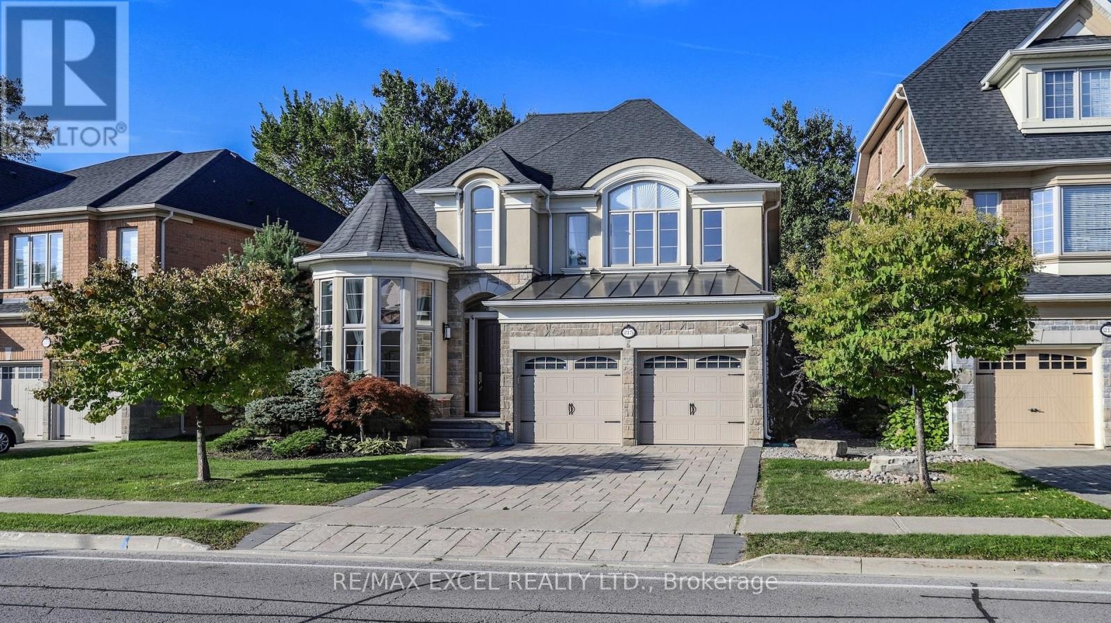 












215 COON'S ROAD

,
Richmond Hill (Oak Ridges),




Ontario
L4E4R3

