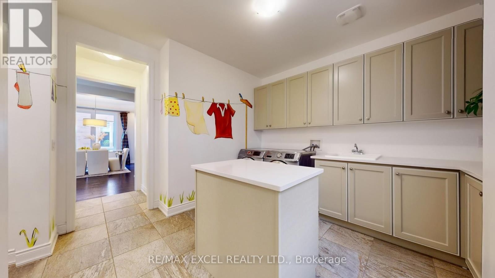 












215 COON'S ROAD

,
Richmond Hill (Oak Ridges),




Ontario
L4E4R3

