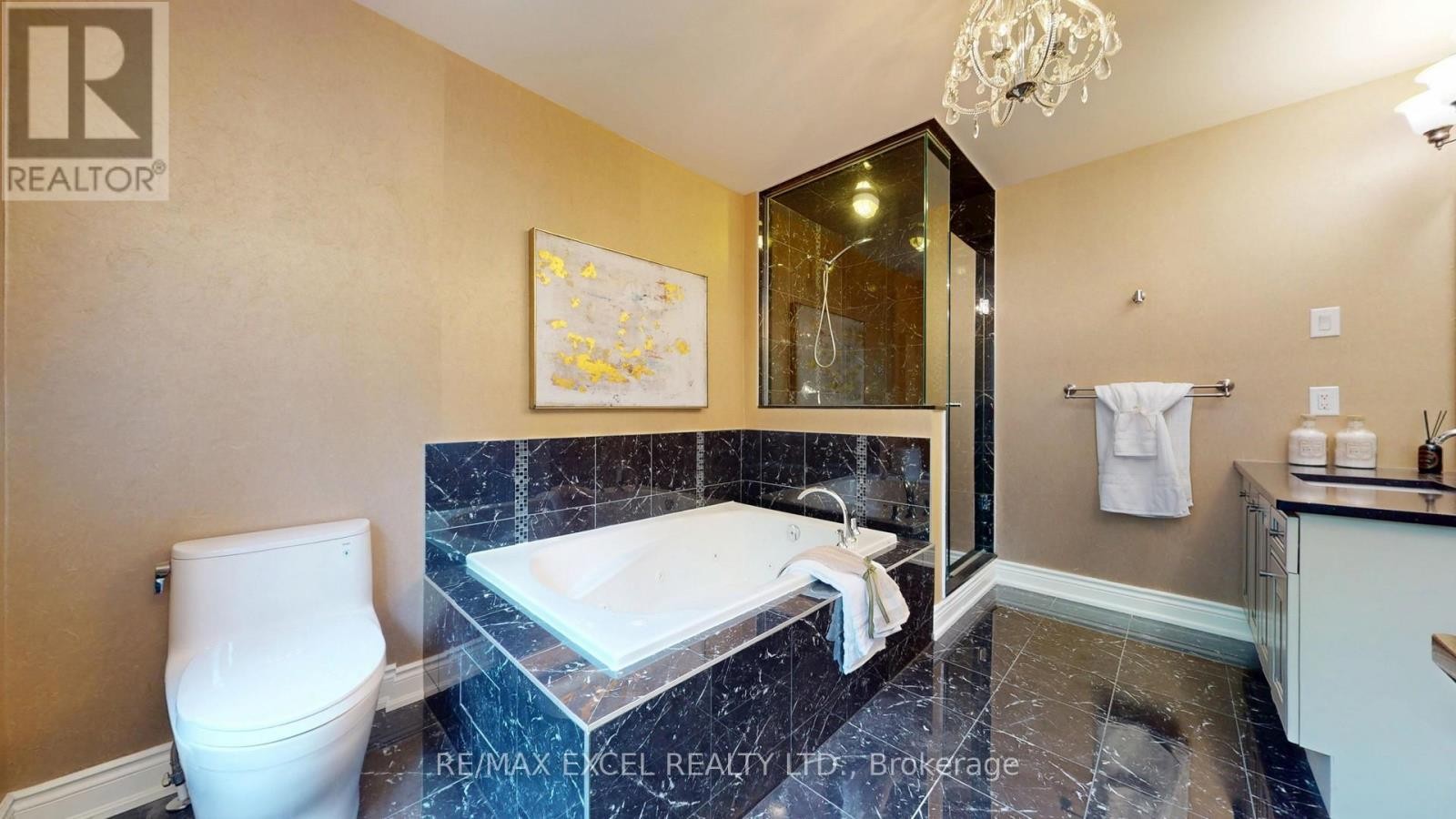 












215 COON'S ROAD

,
Richmond Hill (Oak Ridges),




Ontario
L4E4R3

