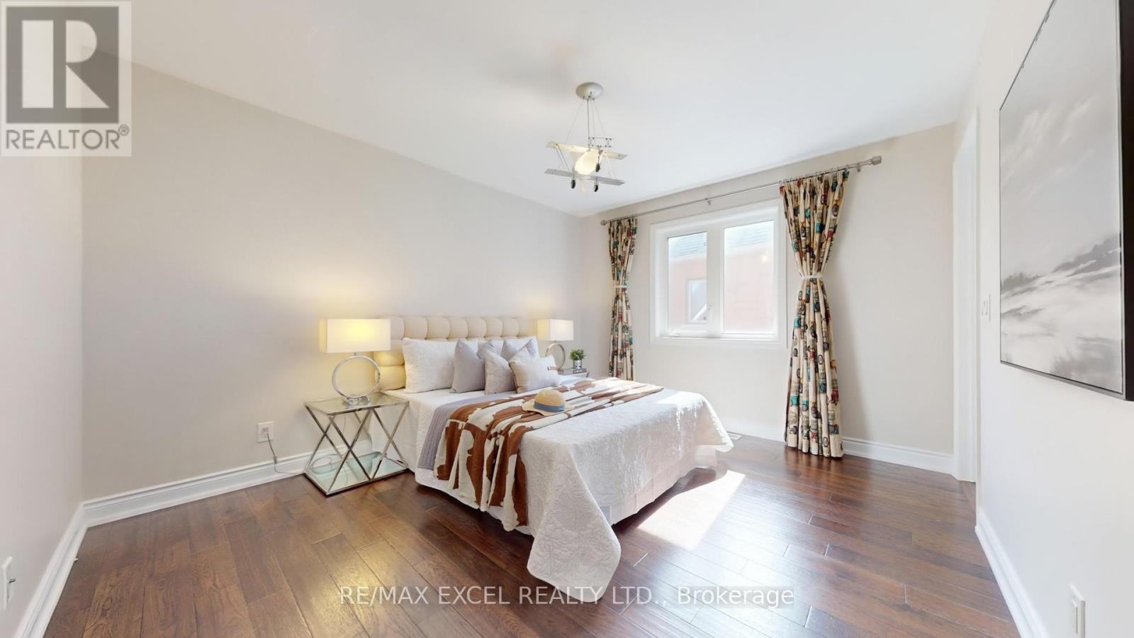 












215 COON'S ROAD

,
Richmond Hill (Oak Ridges),




Ontario
L4E4R3

