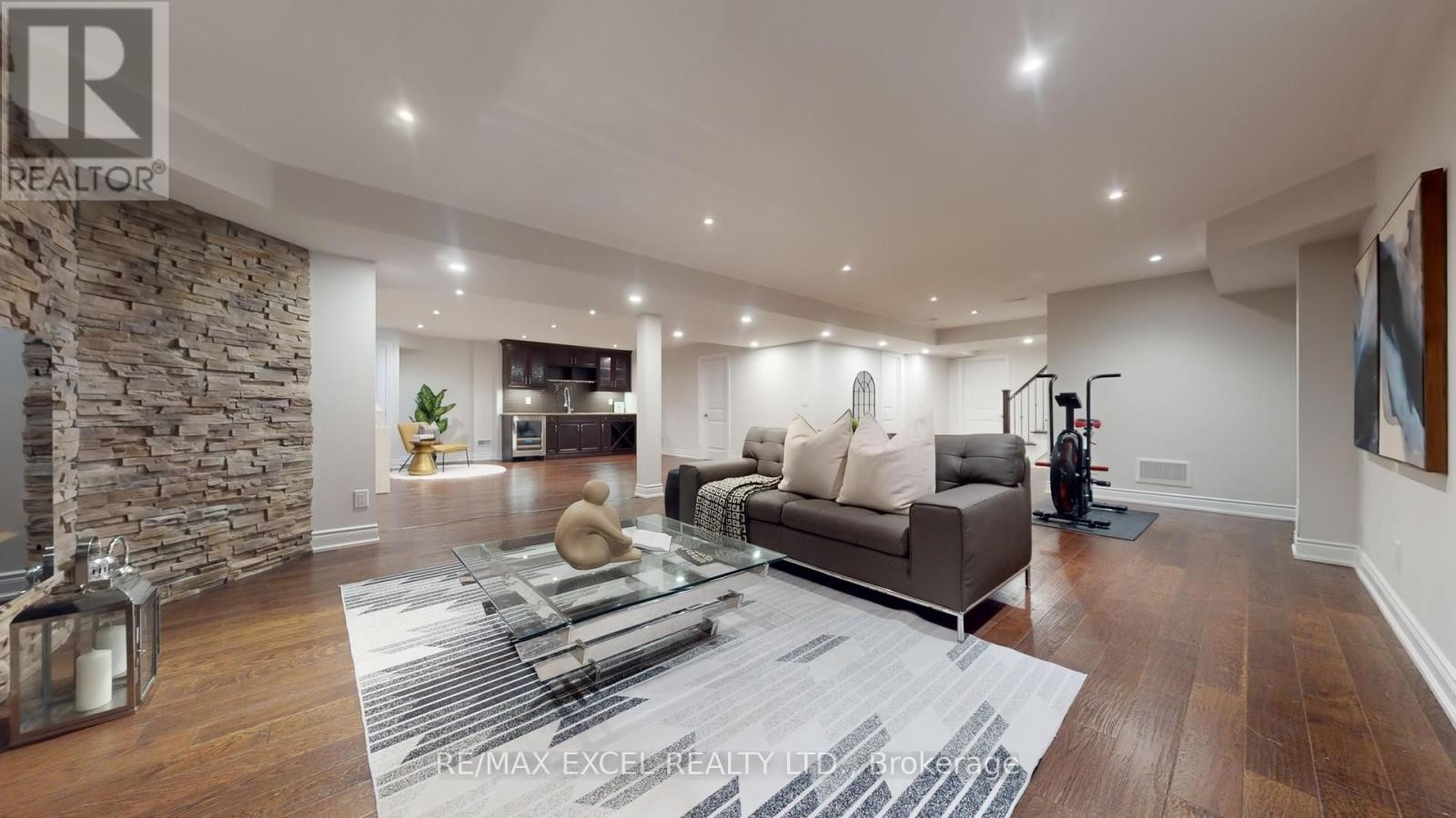 












215 COON'S ROAD

,
Richmond Hill (Oak Ridges),




Ontario
L4E4R3

