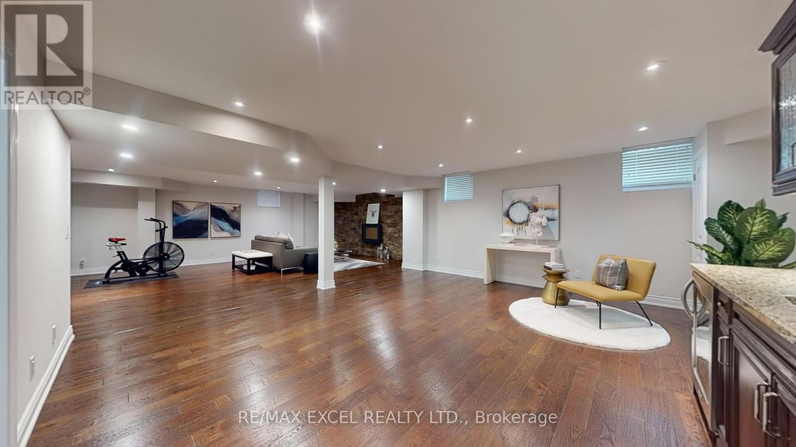 












215 COON'S ROAD

,
Richmond Hill (Oak Ridges),




Ontario
L4E4R3

