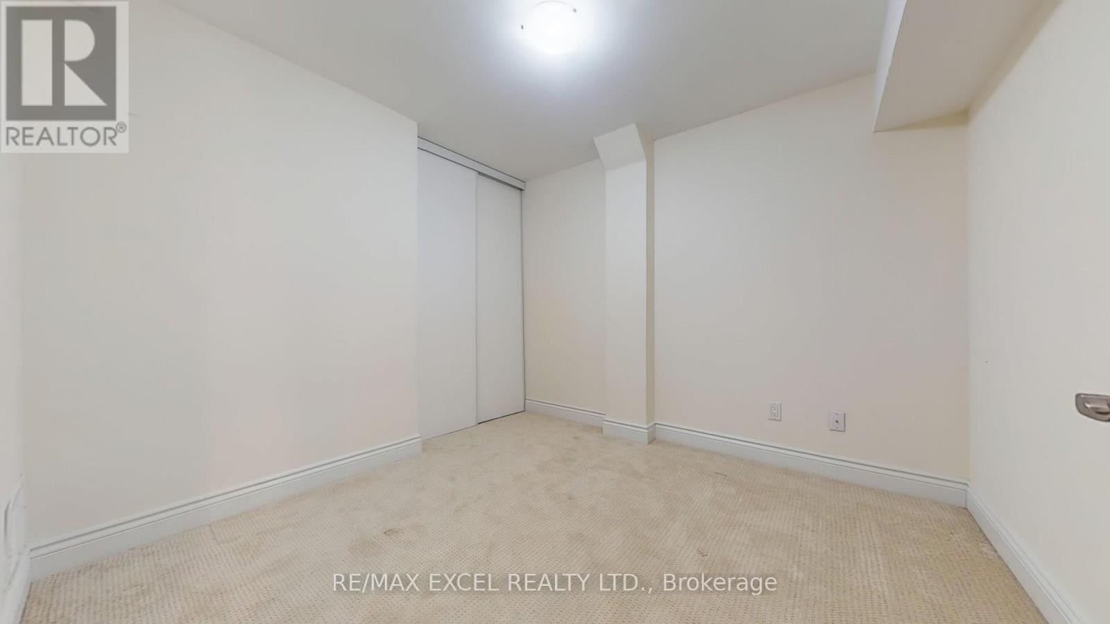 












215 COON'S ROAD

,
Richmond Hill (Oak Ridges),




Ontario
L4E4R3

