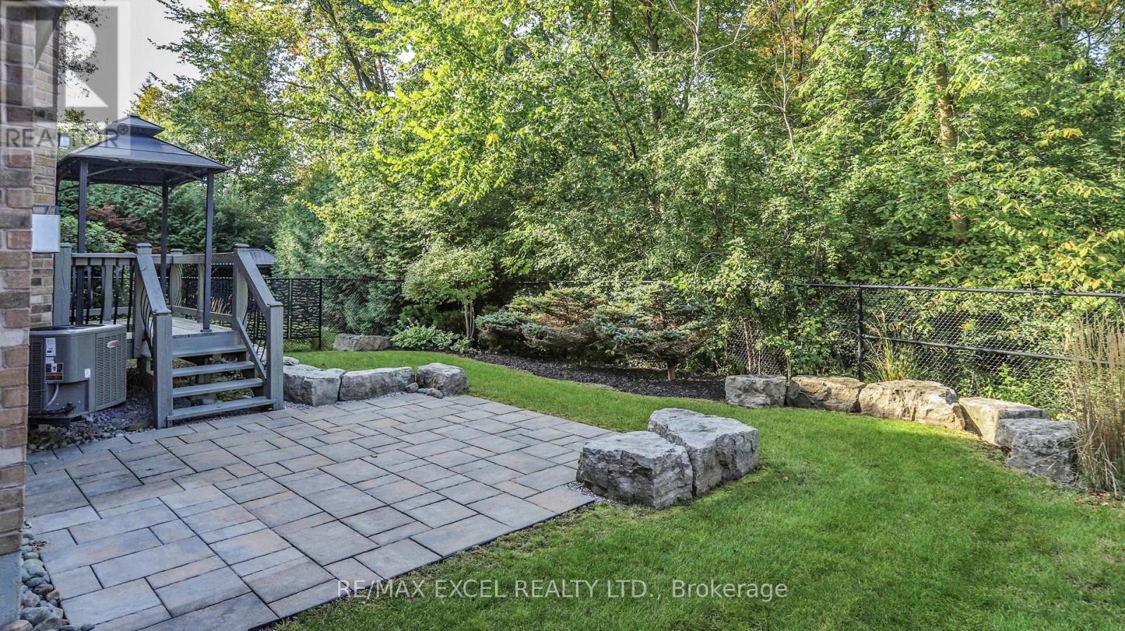 












215 COON'S ROAD

,
Richmond Hill (Oak Ridges),




Ontario
L4E4R3

