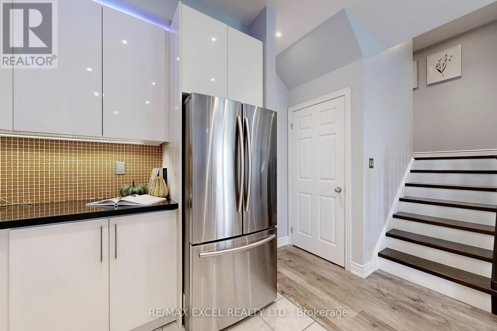 












76 UNITY GARDENS DRIVE

,
Markham (Village Green-South Unionville),




Ontario
L3R4Y7

