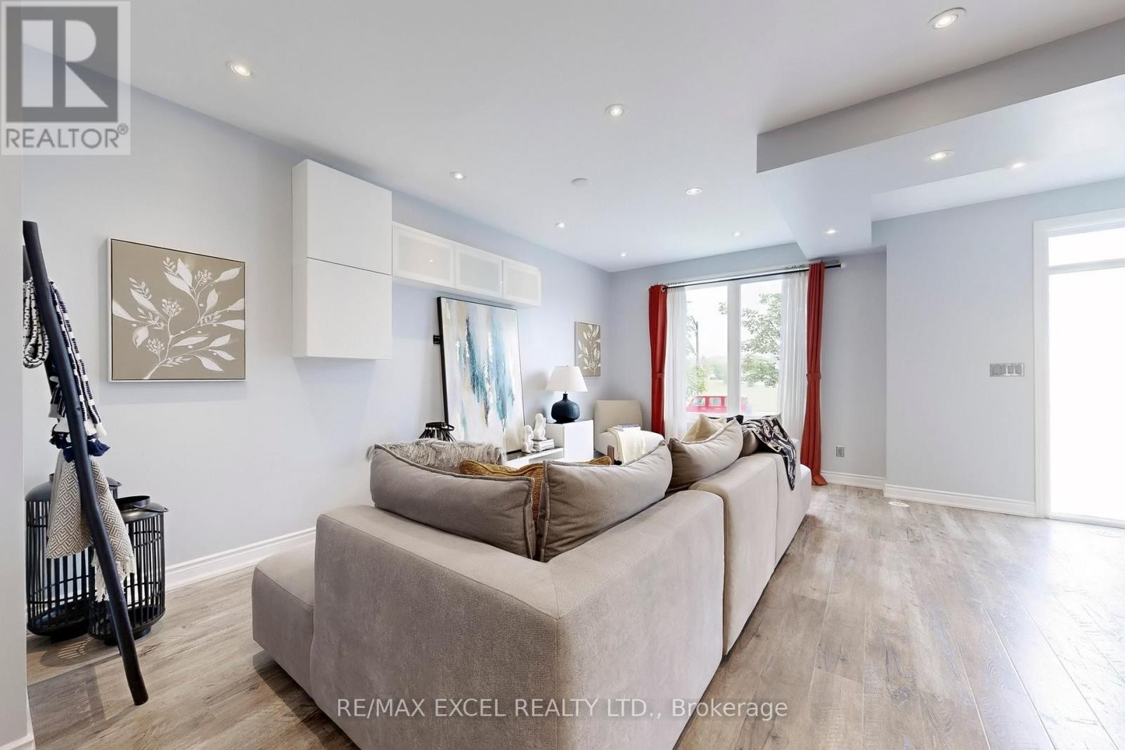 












76 UNITY GARDENS DRIVE

,
Markham (Village Green-South Unionville),




Ontario
L3R4Y7

