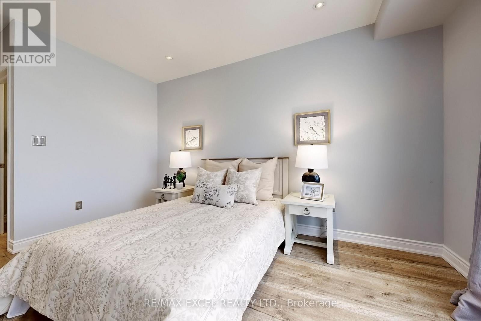 












76 UNITY GARDENS DRIVE

,
Markham (Village Green-South Unionville),




Ontario
L3R4Y7


