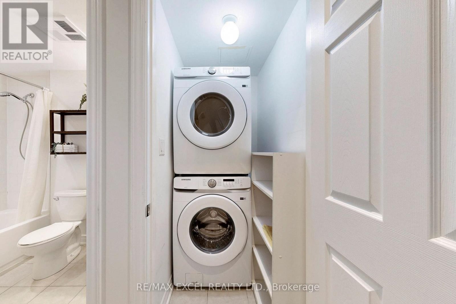 












76 UNITY GARDENS DRIVE

,
Markham (Village Green-South Unionville),




Ontario
L3R4Y7

