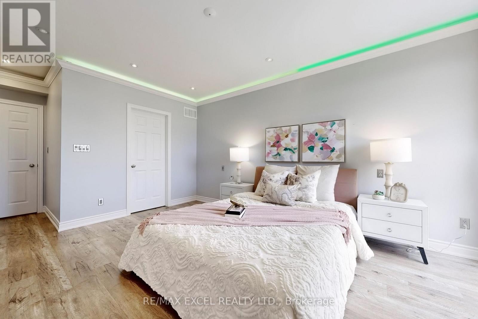 












76 UNITY GARDENS DRIVE

,
Markham (Village Green-South Unionville),




Ontario
L3R4Y7

