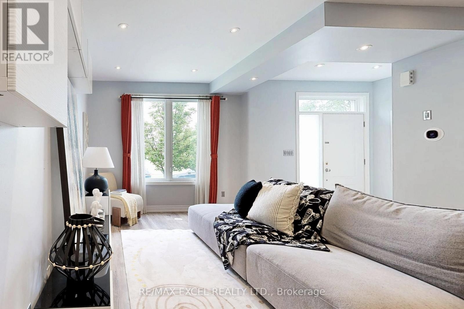 












76 UNITY GARDENS DRIVE

,
Markham (Village Green-South Unionville),




Ontario
L3R4Y7

