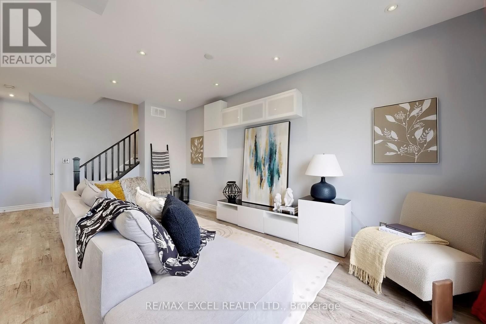












76 UNITY GARDENS DRIVE

,
Markham (Village Green-South Unionville),




Ontario
L3R4Y7

