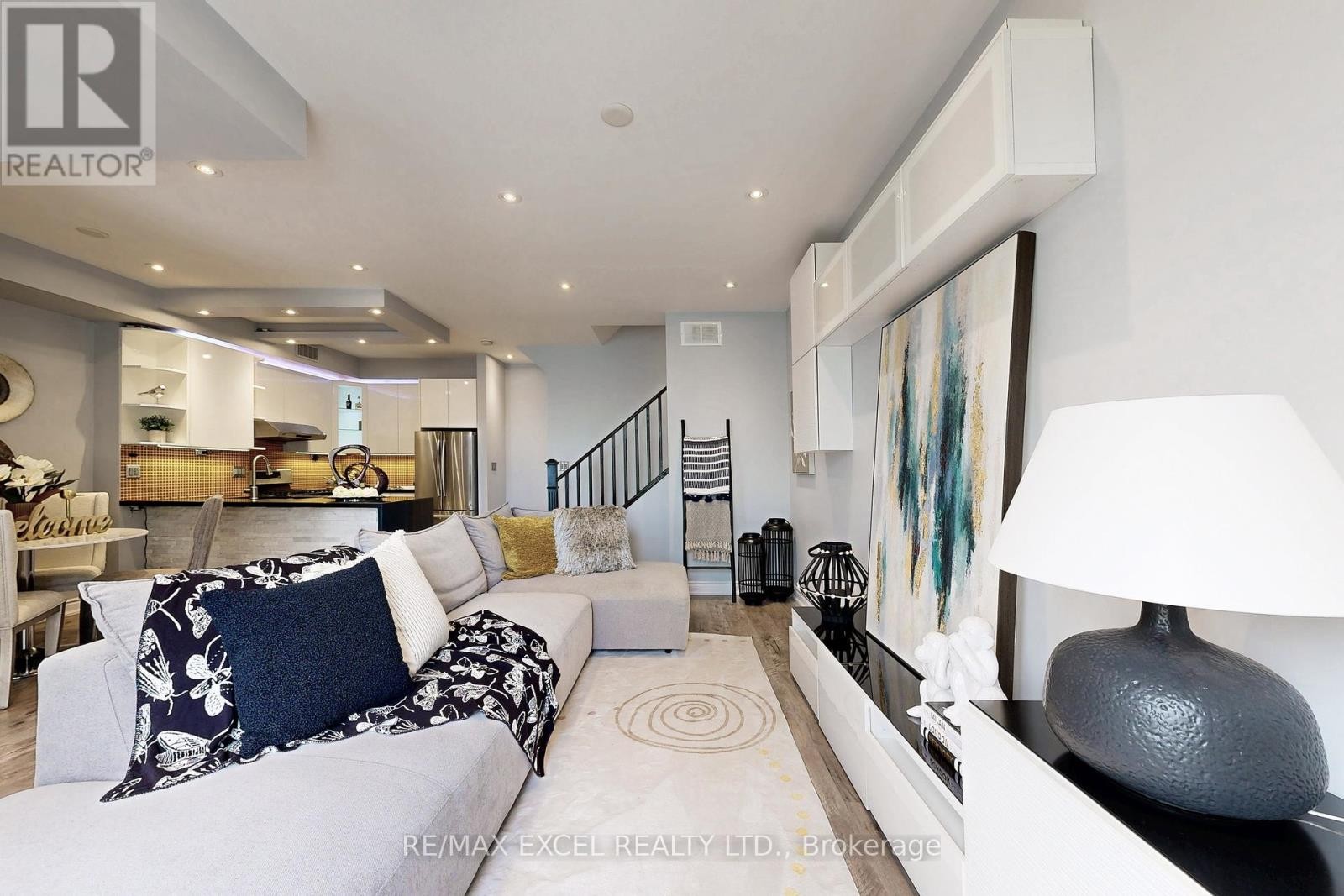 












76 UNITY GARDENS DRIVE

,
Markham (Village Green-South Unionville),




Ontario
L3R4Y7

