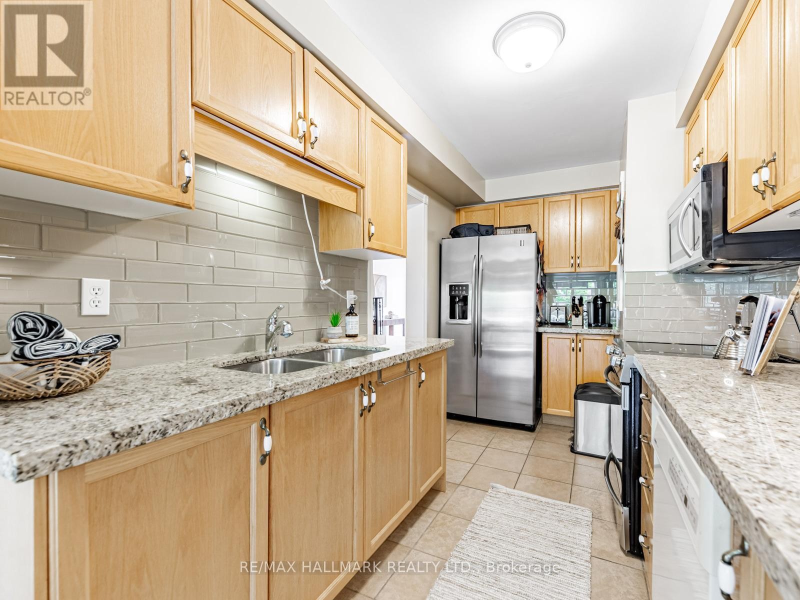 












52 MISTLEFLOWER COURT

,
Richmond Hill (Oak Ridges),




Ontario
L4E3T9

