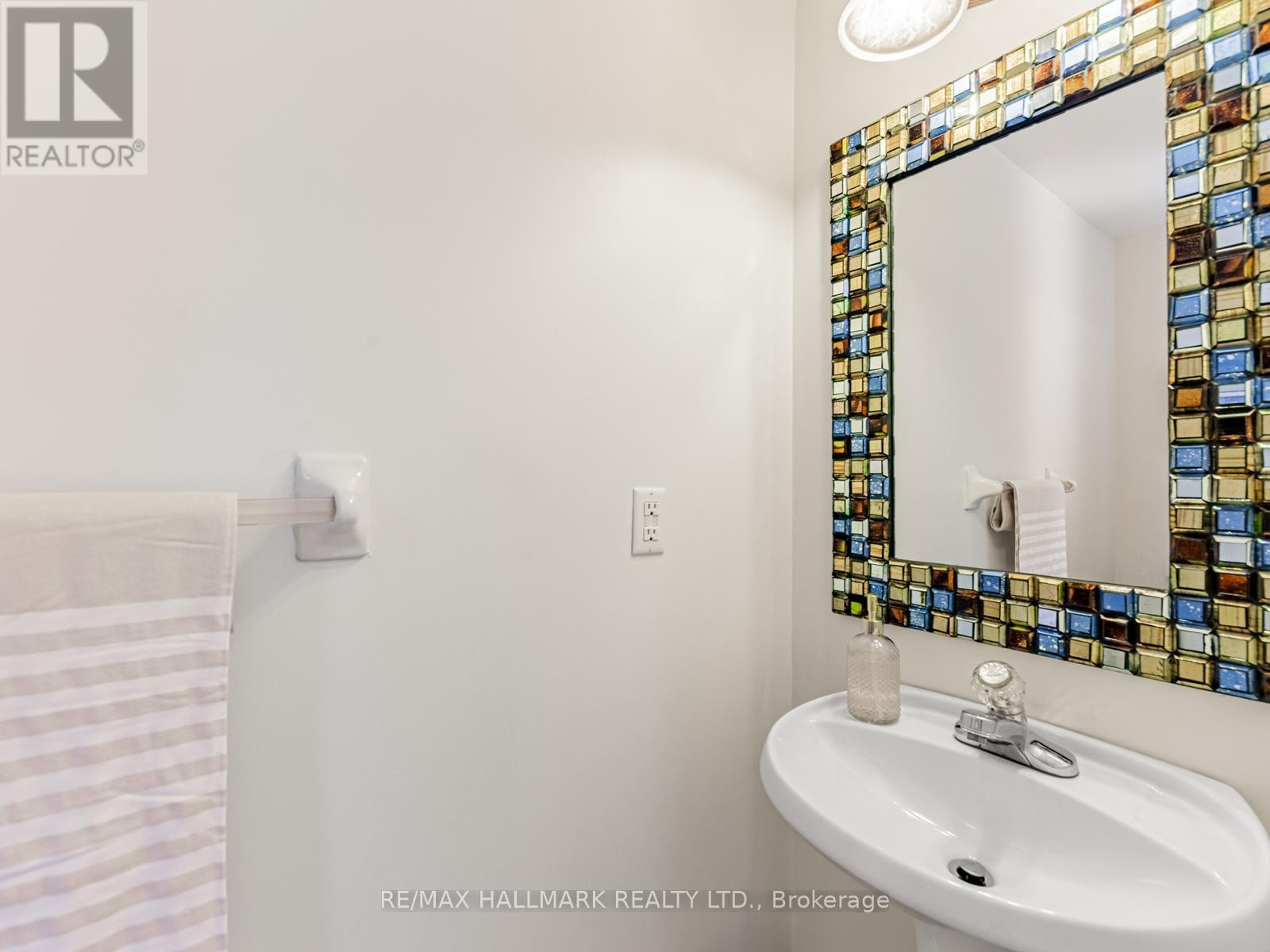 












52 MISTLEFLOWER COURT

,
Richmond Hill (Oak Ridges),




Ontario
L4E3T9

