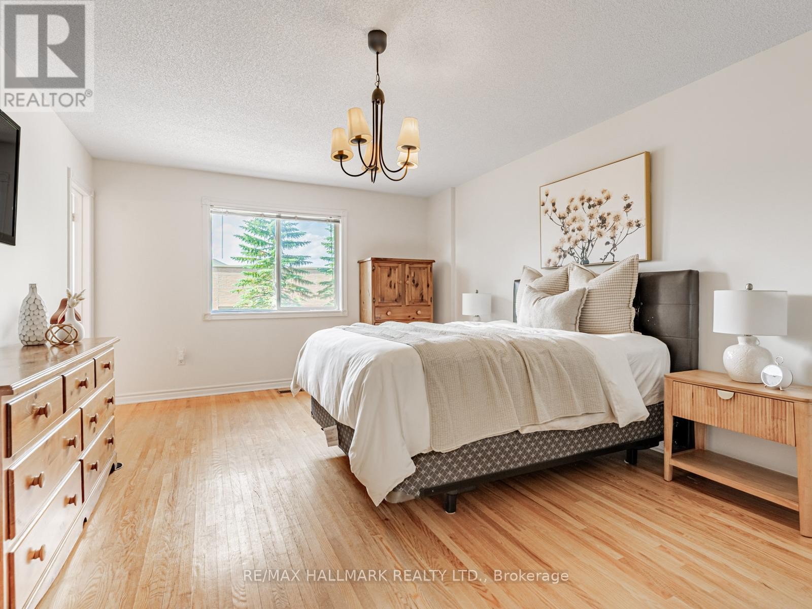 












52 MISTLEFLOWER COURT

,
Richmond Hill (Oak Ridges),




Ontario
L4E3T9

