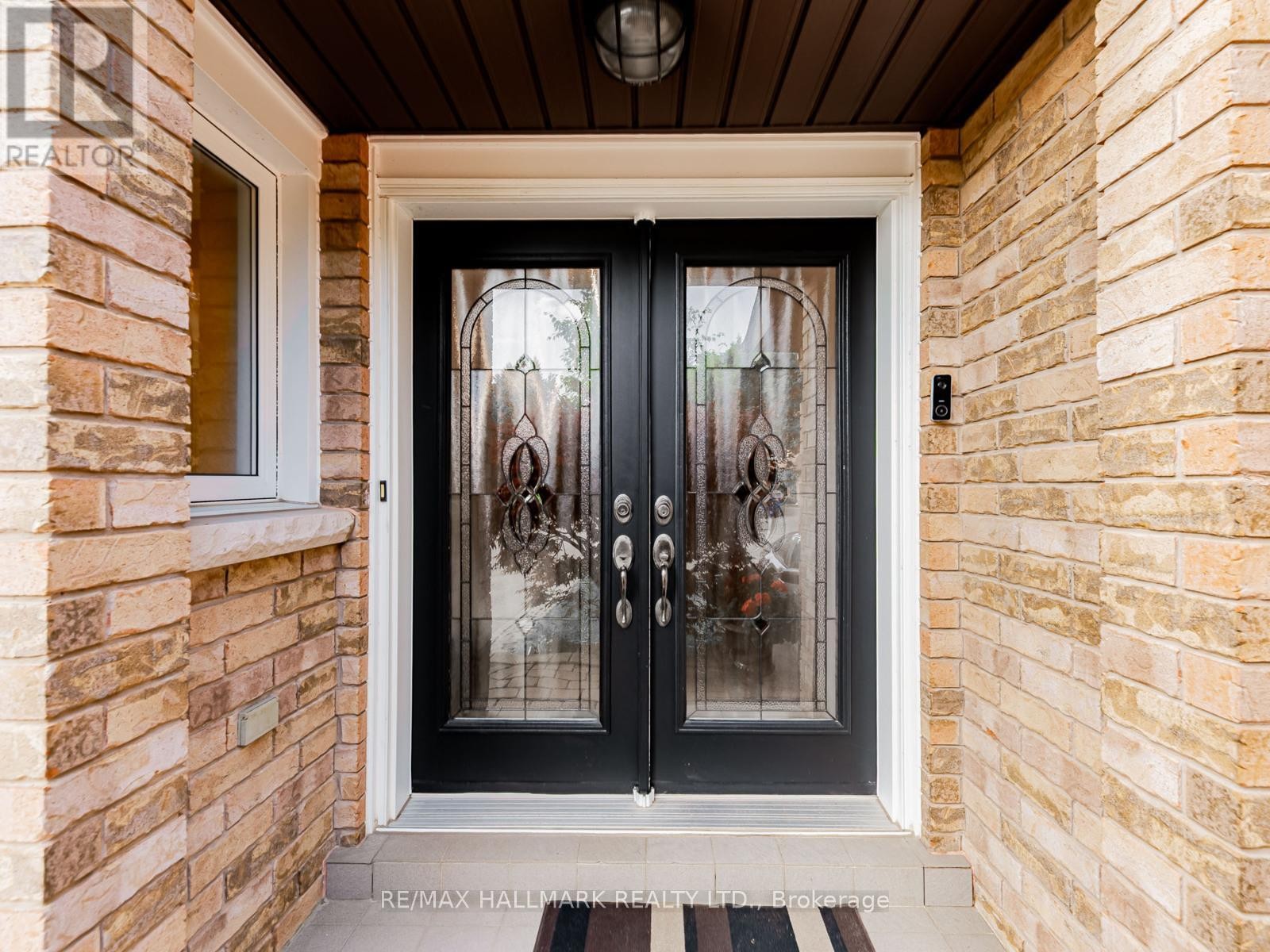 












52 MISTLEFLOWER COURT

,
Richmond Hill (Oak Ridges),




Ontario
L4E3T9

