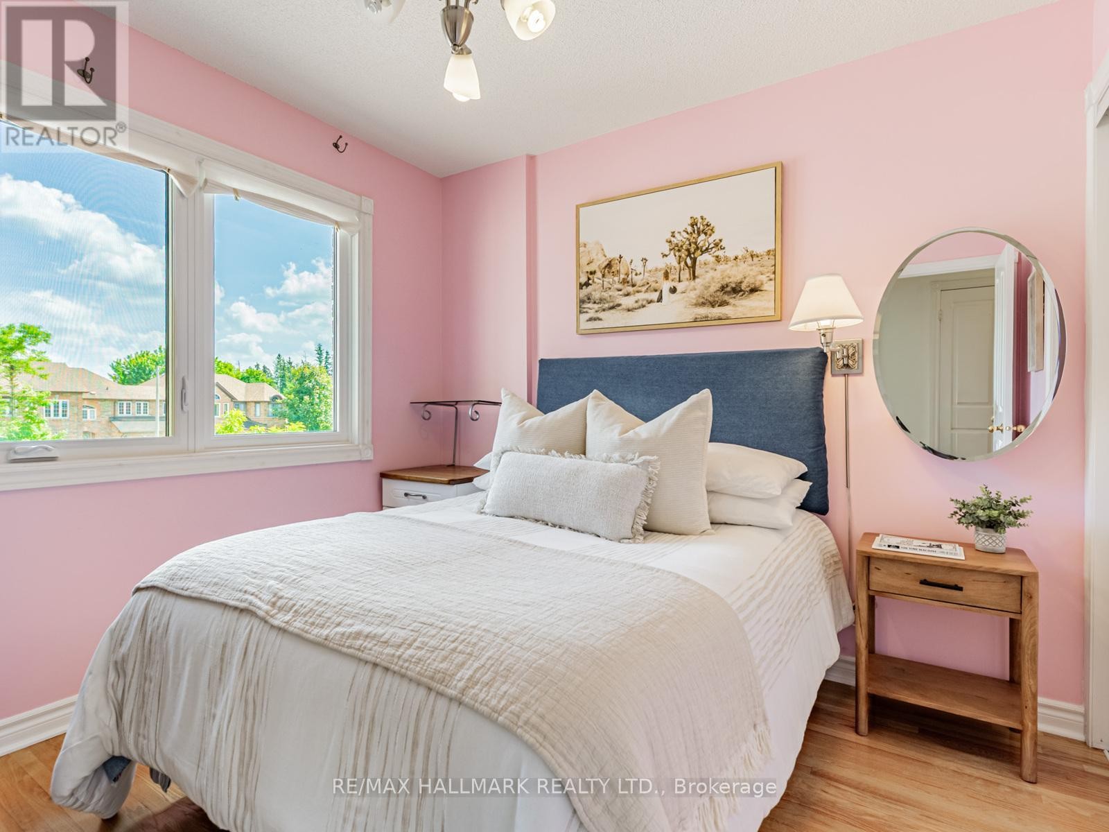 












52 MISTLEFLOWER COURT

,
Richmond Hill (Oak Ridges),




Ontario
L4E3T9

