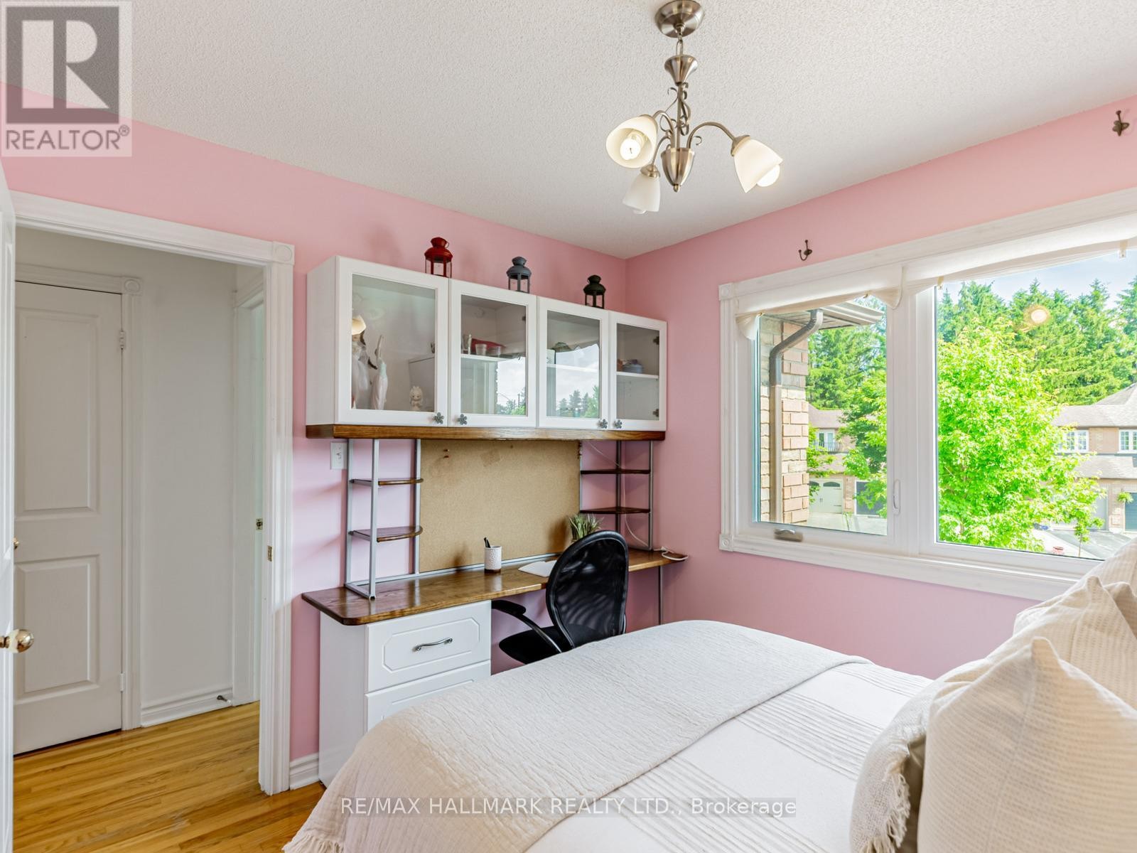 












52 MISTLEFLOWER COURT

,
Richmond Hill (Oak Ridges),




Ontario
L4E3T9


