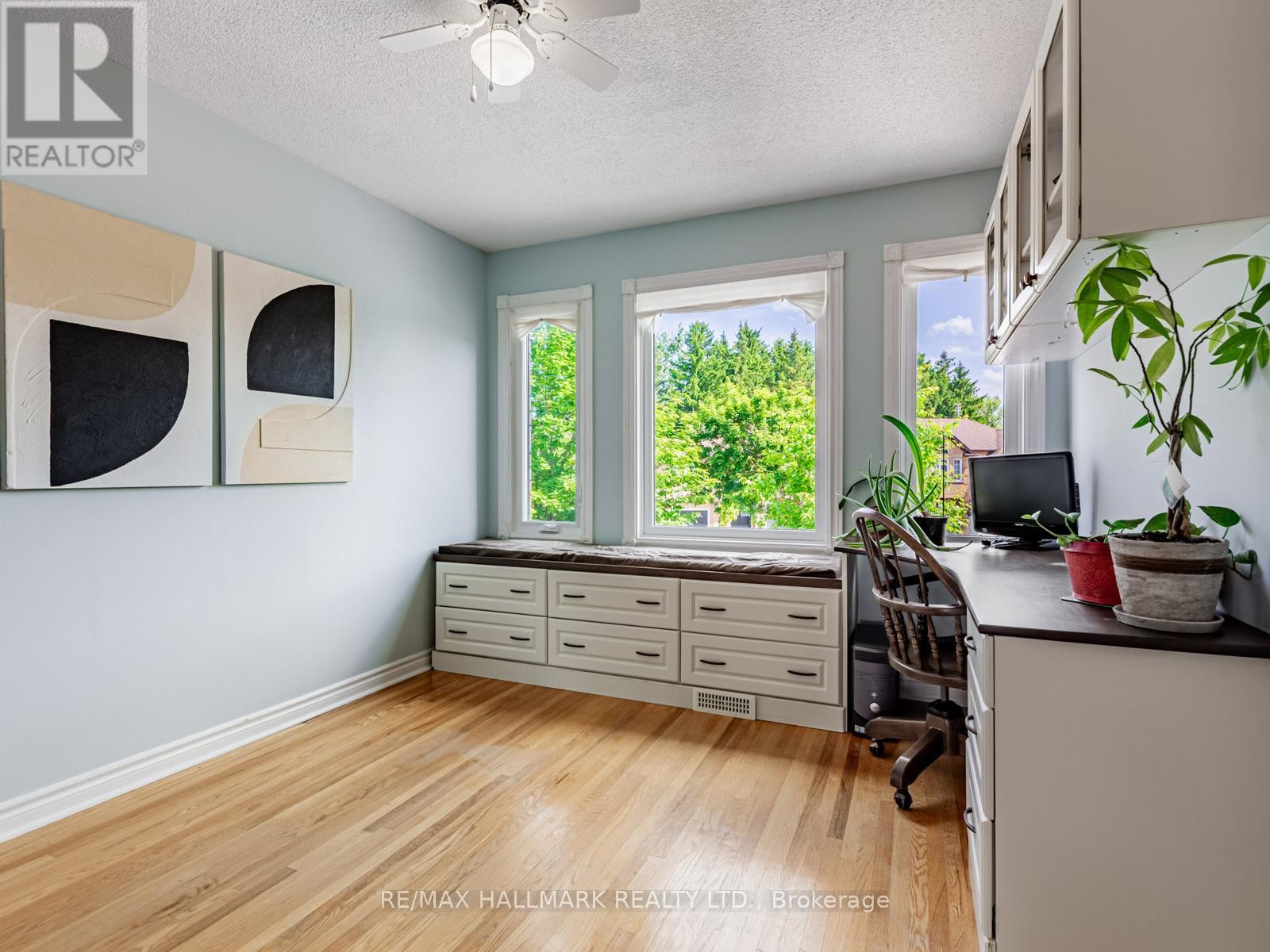 












52 MISTLEFLOWER COURT

,
Richmond Hill (Oak Ridges),




Ontario
L4E3T9

