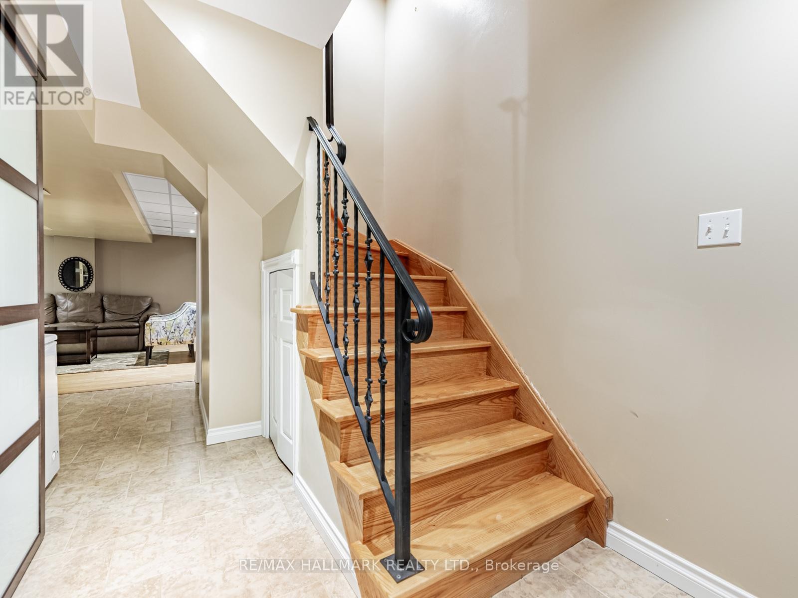 












52 MISTLEFLOWER COURT

,
Richmond Hill (Oak Ridges),




Ontario
L4E3T9

