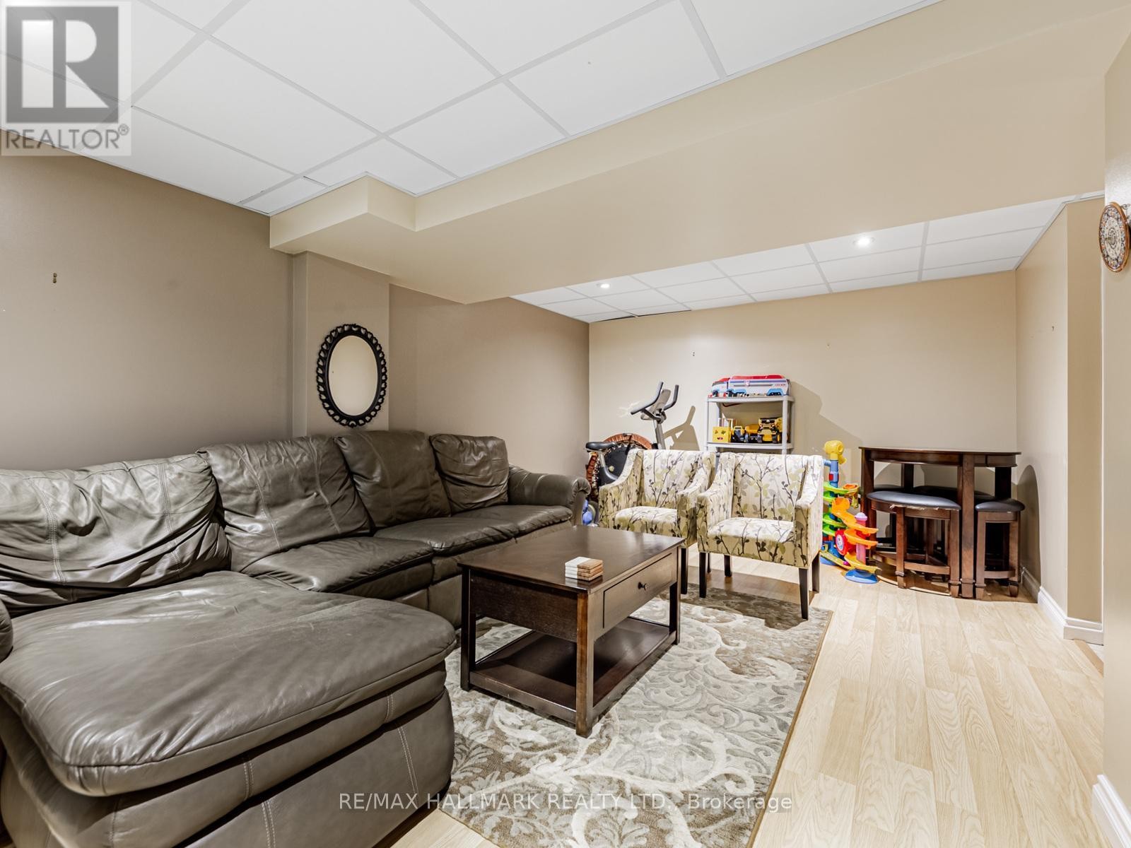












52 MISTLEFLOWER COURT

,
Richmond Hill (Oak Ridges),




Ontario
L4E3T9

