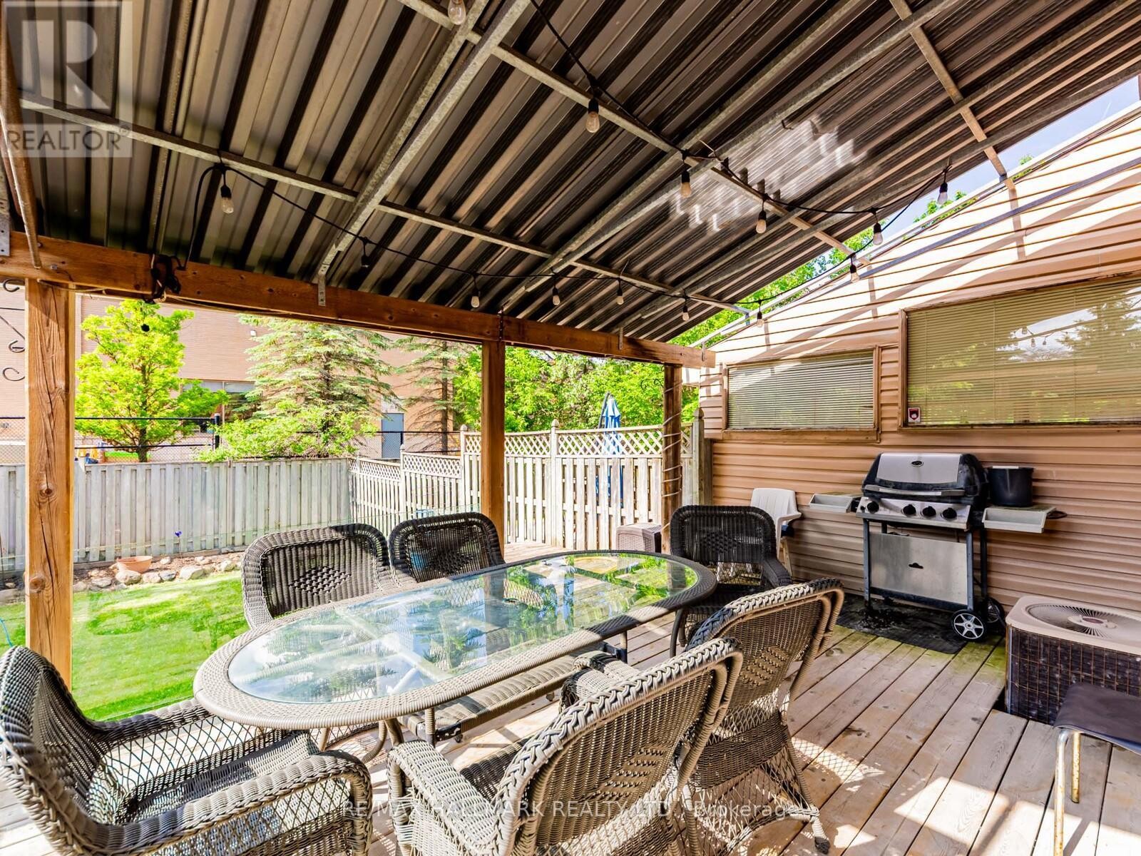 












52 MISTLEFLOWER COURT

,
Richmond Hill (Oak Ridges),




Ontario
L4E3T9

