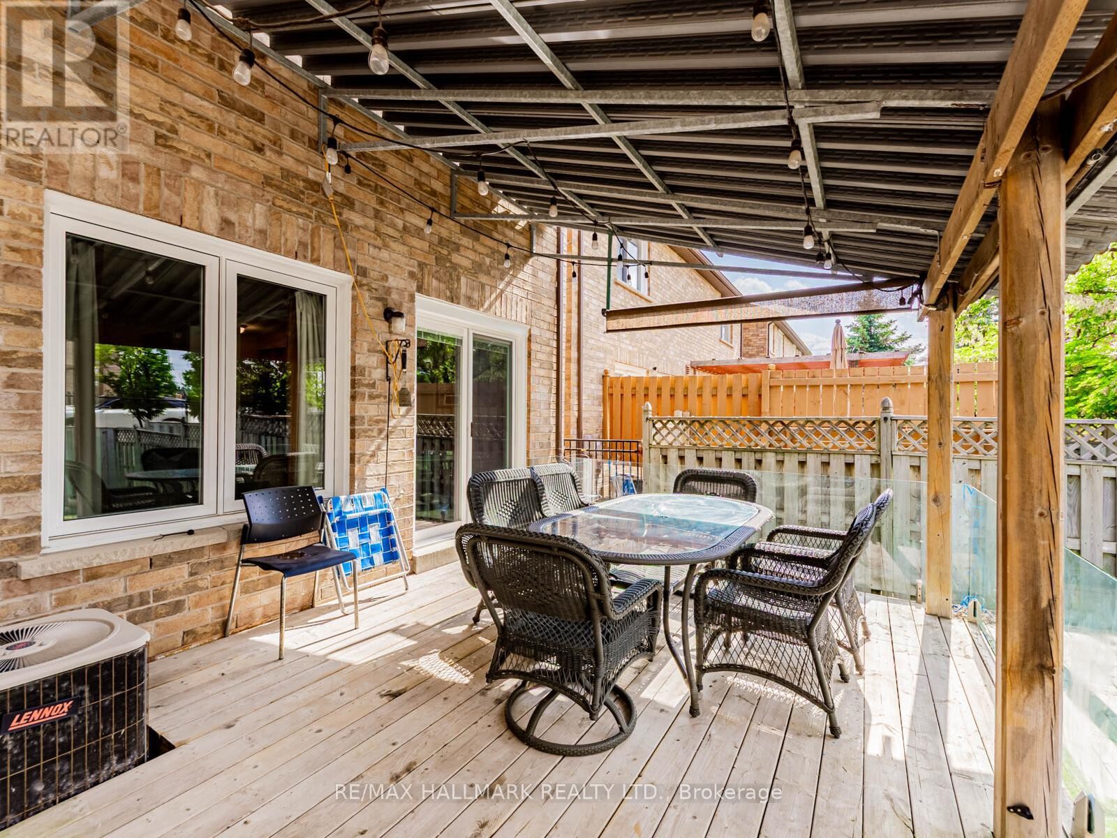 












52 MISTLEFLOWER COURT

,
Richmond Hill (Oak Ridges),




Ontario
L4E3T9

