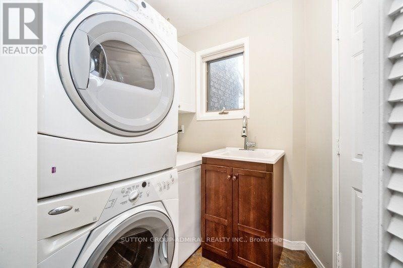 












361 RIDDELL COURT

,
Newmarket (Gorham-College Manor),




Ontario
L3Y8M8

