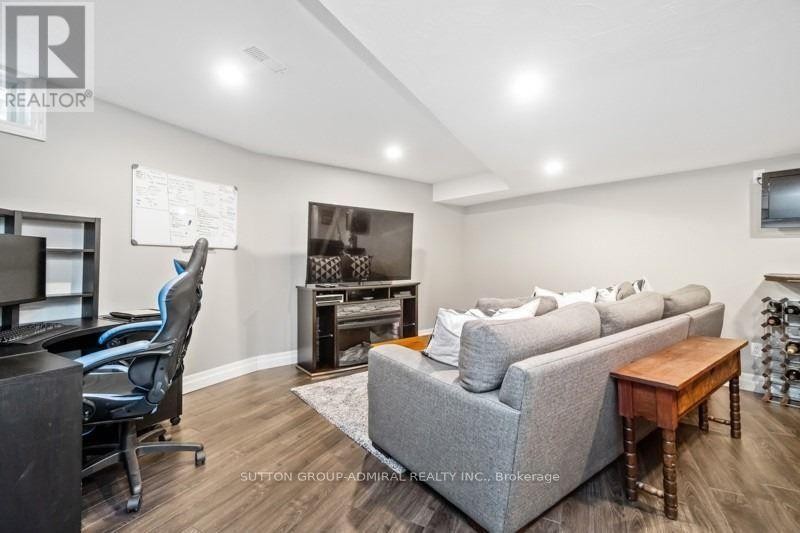 












361 RIDDELL COURT

,
Newmarket (Gorham-College Manor),




Ontario
L3Y8M8

