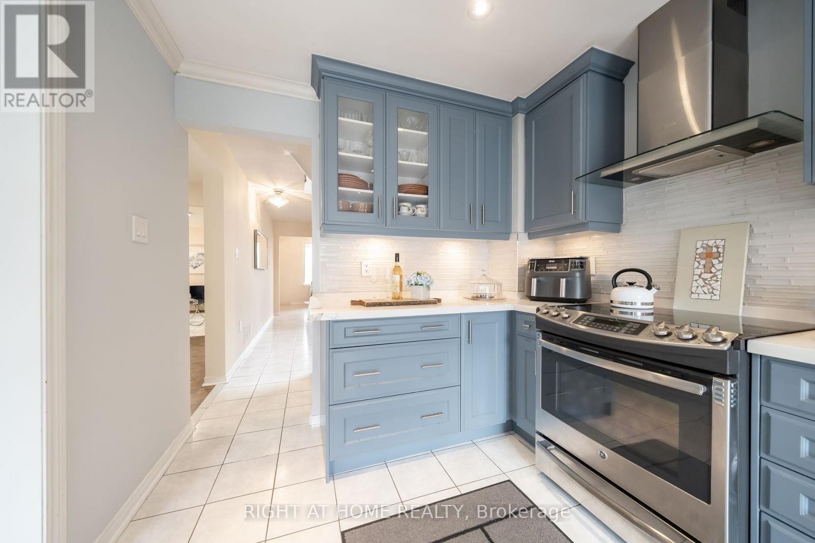 












259 TALL GRASS TRAIL

,
Vaughan (East Woodbridge),




Ontario
L4L3P7

