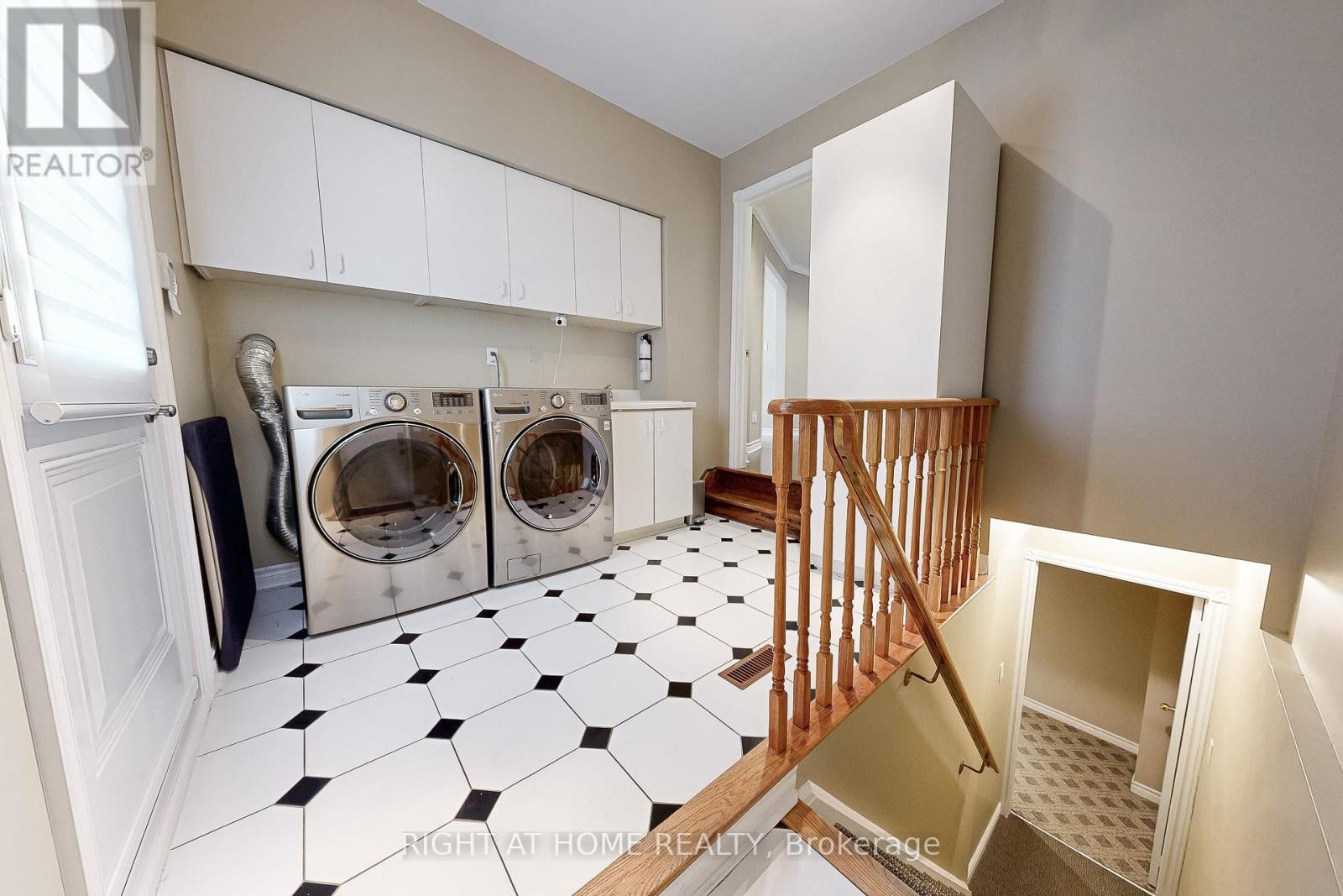 












179 STRATHEARN AVENUE

,
Richmond Hill (Bayview Hill),




Ontario
L4B2S7

