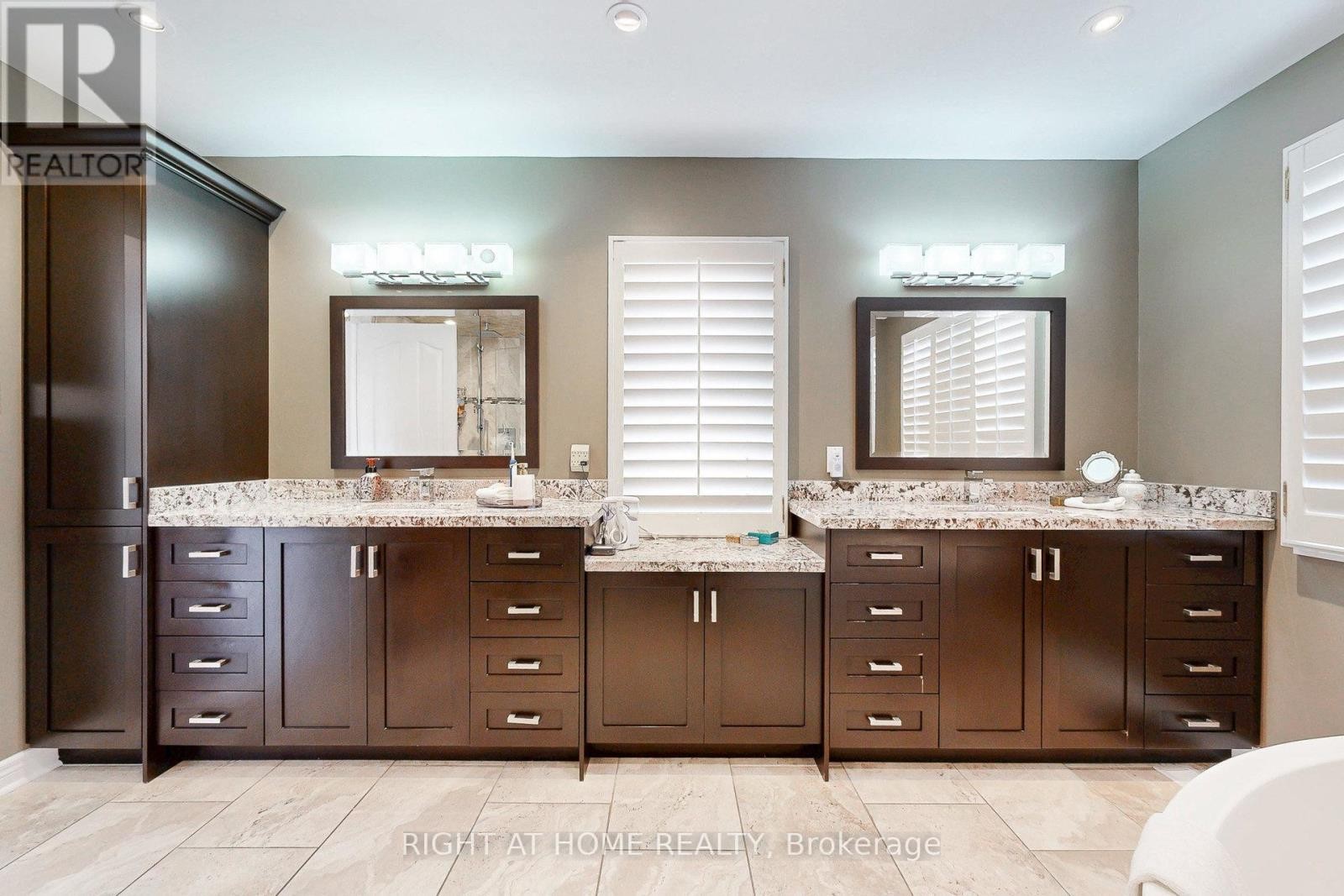 












179 STRATHEARN AVENUE

,
Richmond Hill (Bayview Hill),




Ontario
L4B2S7

