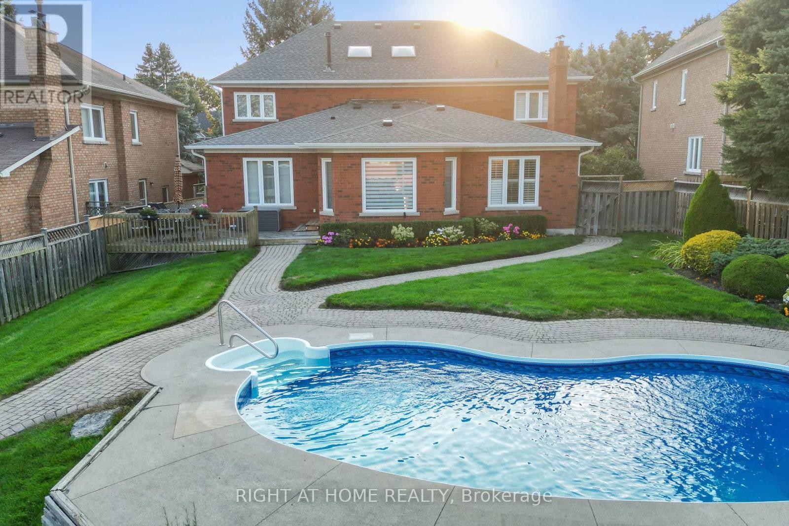 












179 STRATHEARN AVENUE

,
Richmond Hill (Bayview Hill),




Ontario
L4B2S7

