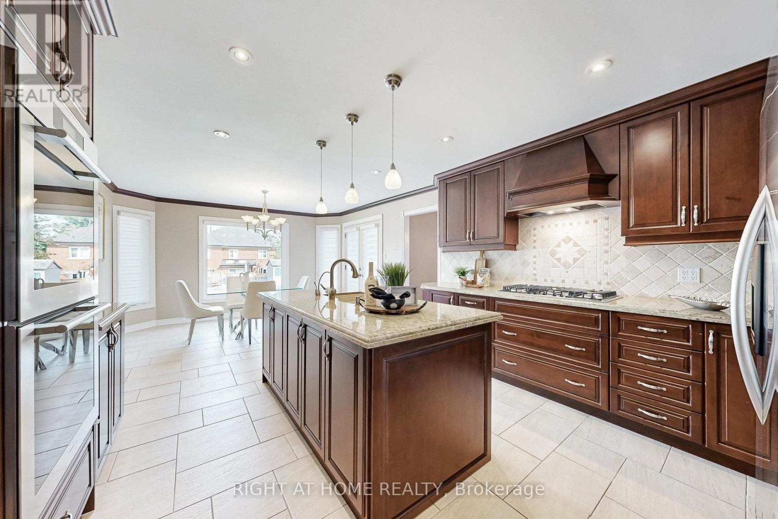 












179 STRATHEARN AVENUE

,
Richmond Hill (Bayview Hill),




Ontario
L4B2S7

